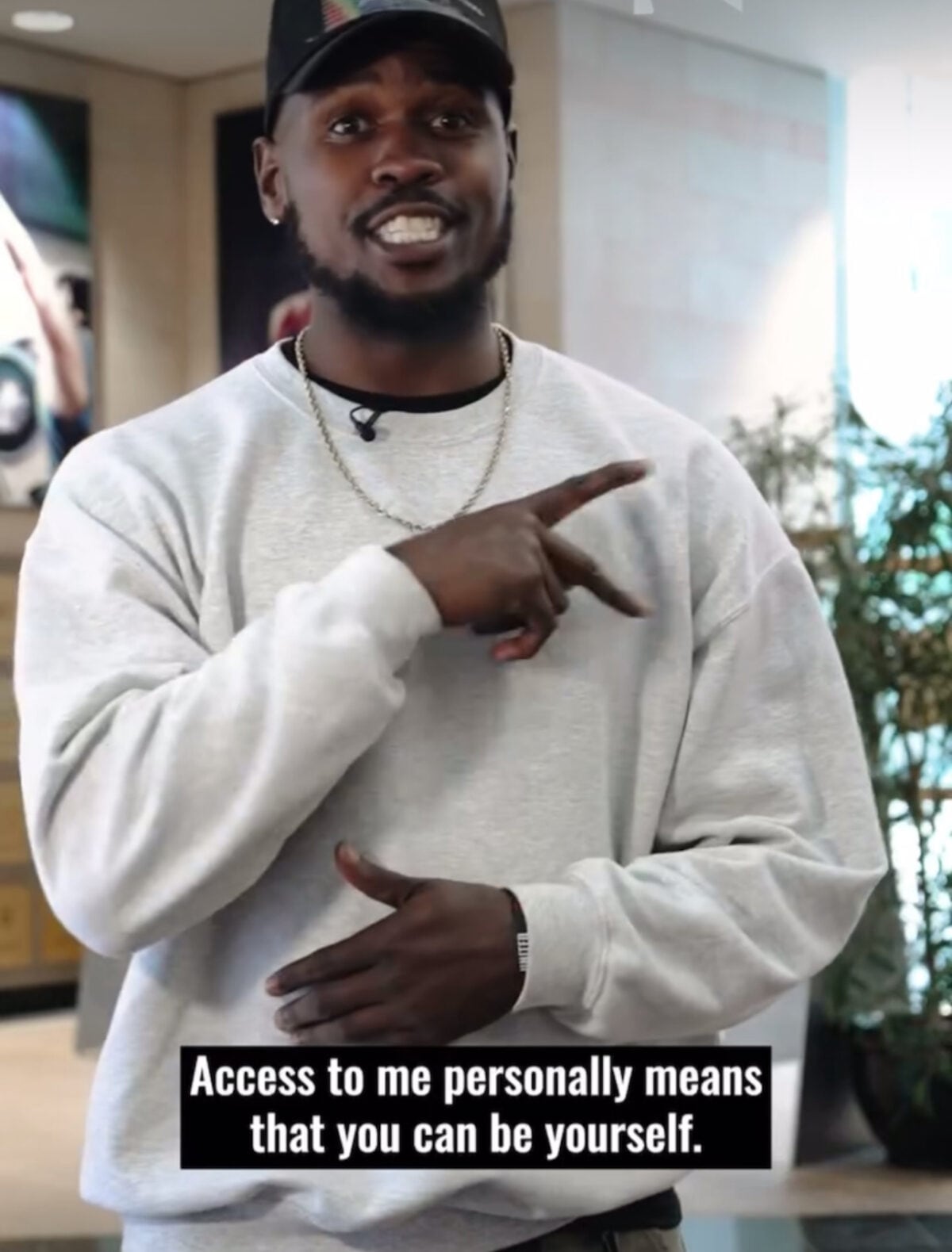 Meet Matt Maxey, ASL interpreter of the stars - Disabled Journalists ...